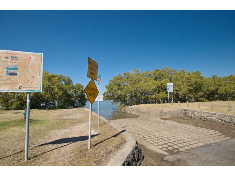 807 Esplanade, Lota QLD 4179