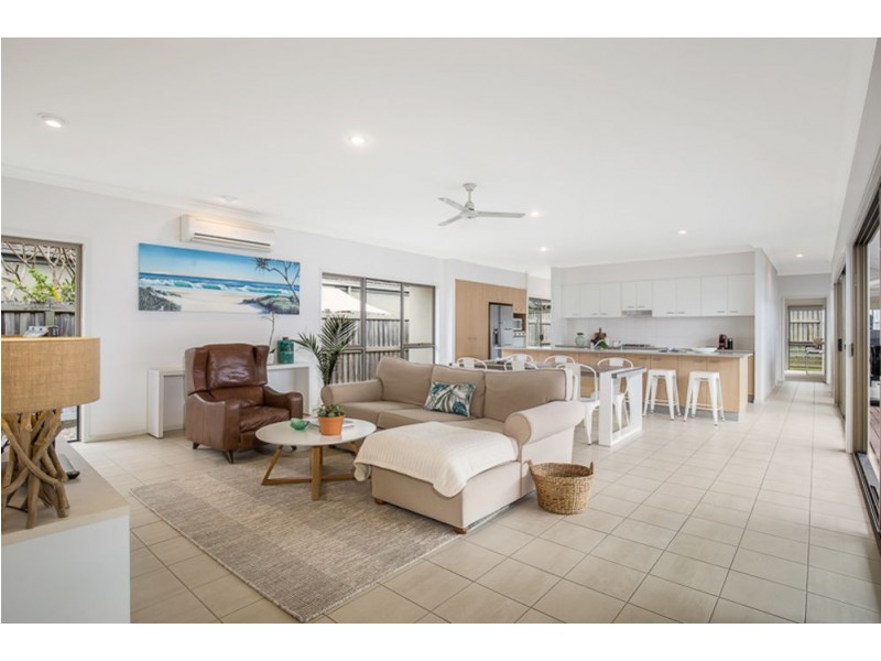 17 Mossvale Drive, Wakerley QLD 4154