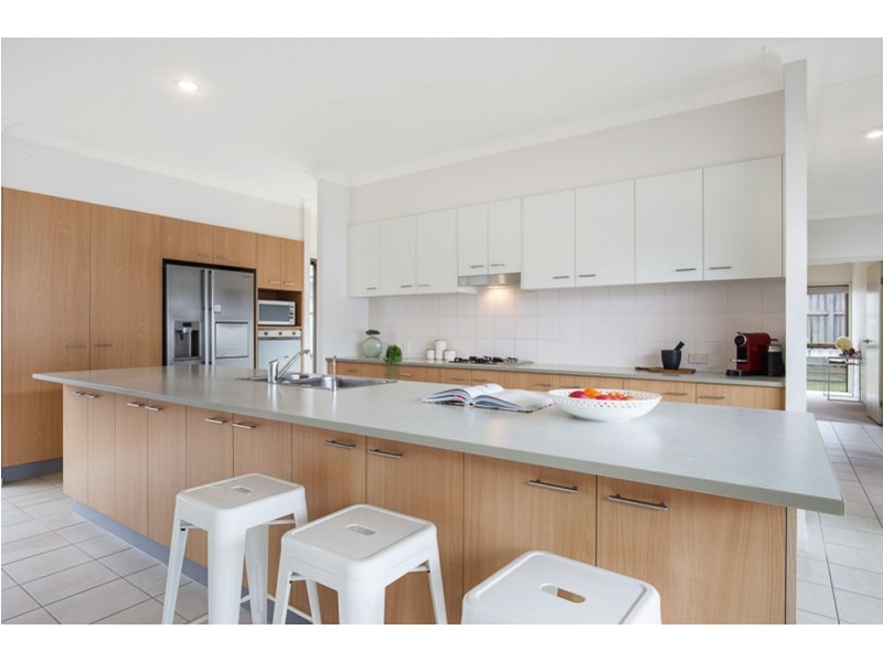 17 Mossvale Drive, Wakerley QLD 4154