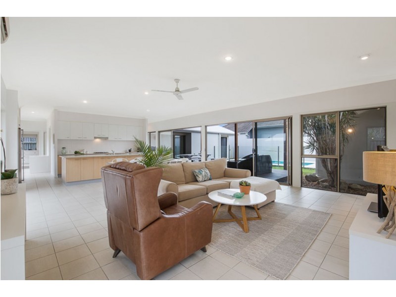17 Mossvale Drive, Wakerley QLD 4154