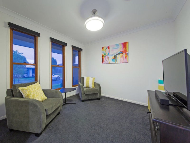 47 Schooner Circuit, Manly West QLD 4179