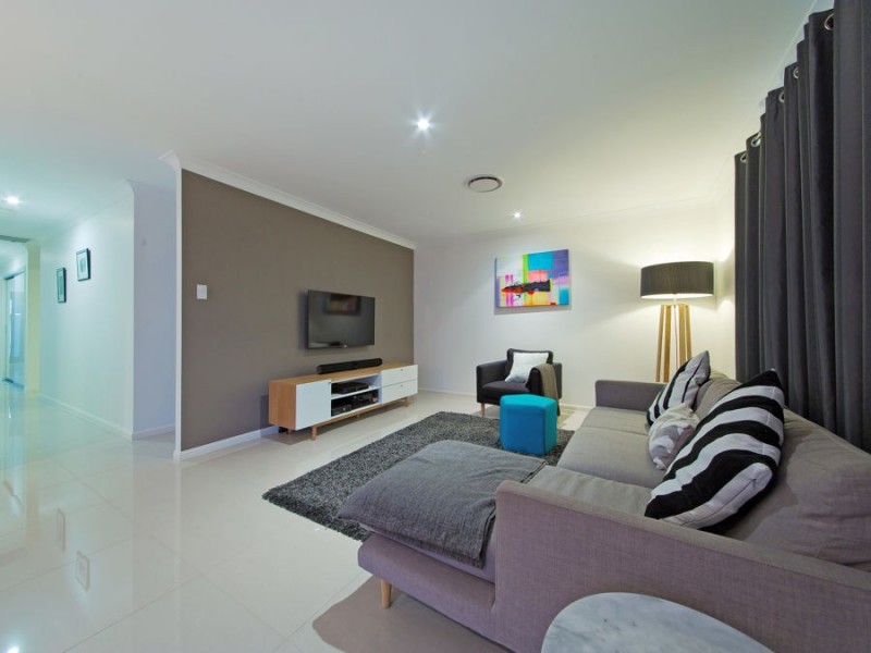 47 Schooner Circuit, Manly West QLD 4179