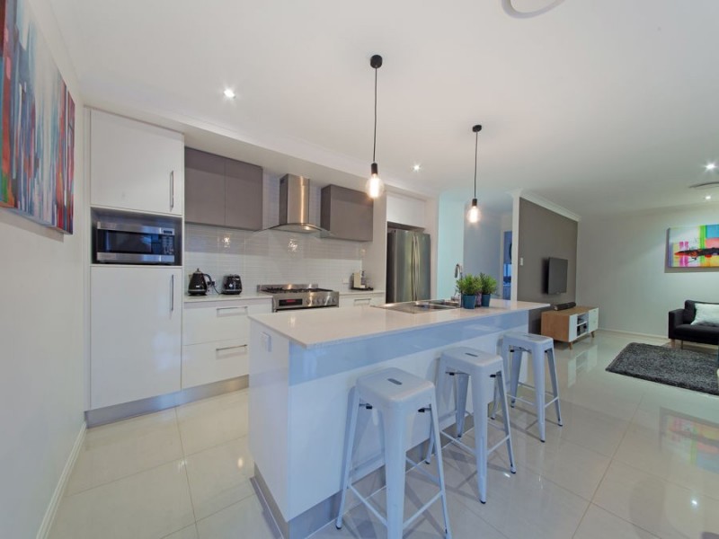 47 Schooner Circuit, Manly West QLD 4179