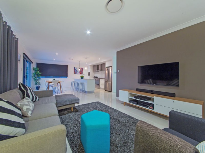 47 Schooner Circuit, Manly West QLD 4179