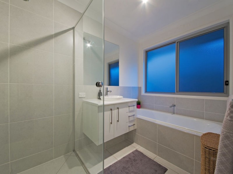 47 Schooner Circuit, Manly West QLD 4179