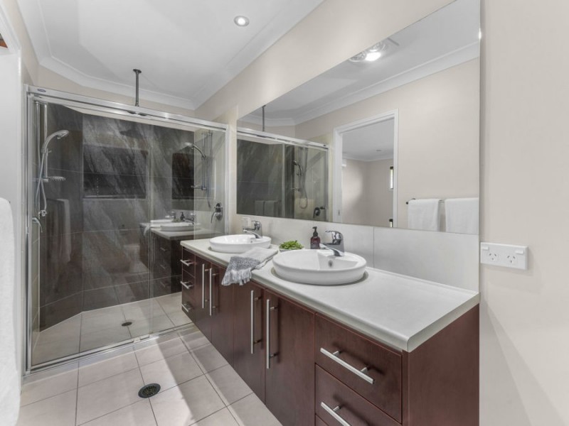 19 Higgs Circuit, Wynnum West QLD 4178