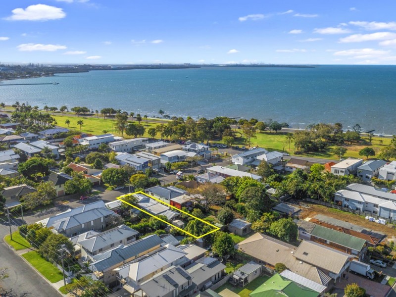 20 Earl Parade, Manly QLD 4179