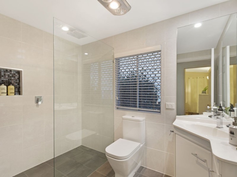 20 Earl Parade, Manly QLD 4179