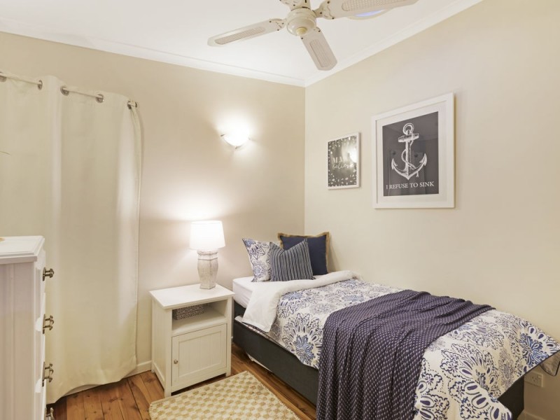 20 Earl Parade, Manly QLD 4179