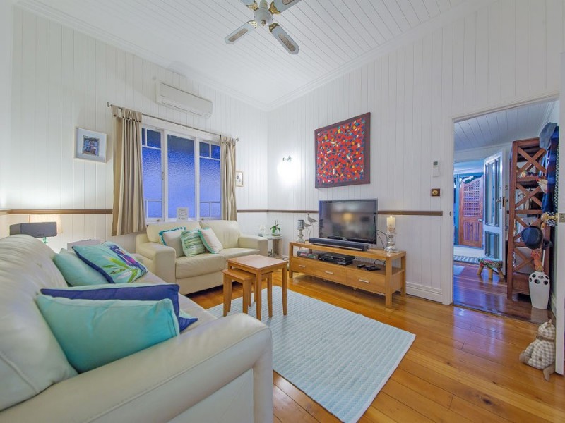 138 Macrossan Avenue, Norman Park QLD 4170