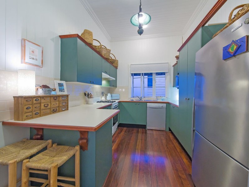 138 Macrossan Avenue, Norman Park QLD 4170