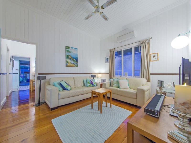 138 Macrossan Avenue, Norman Park QLD 4170