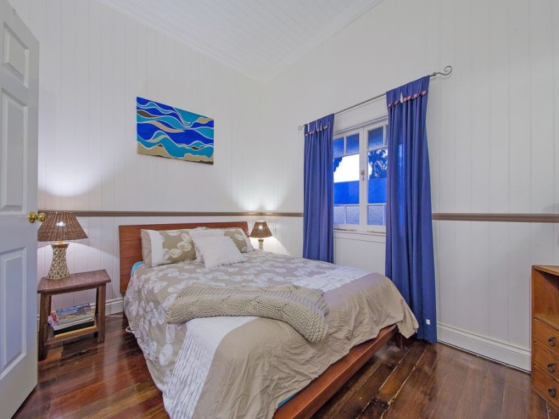 138 Macrossan Avenue, Norman Park QLD 4170