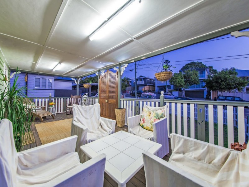 138 Macrossan Avenue, Norman Park QLD 4170