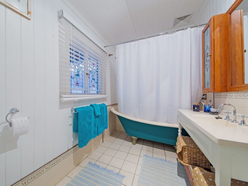 138 Macrossan Avenue, Norman Park QLD 4170