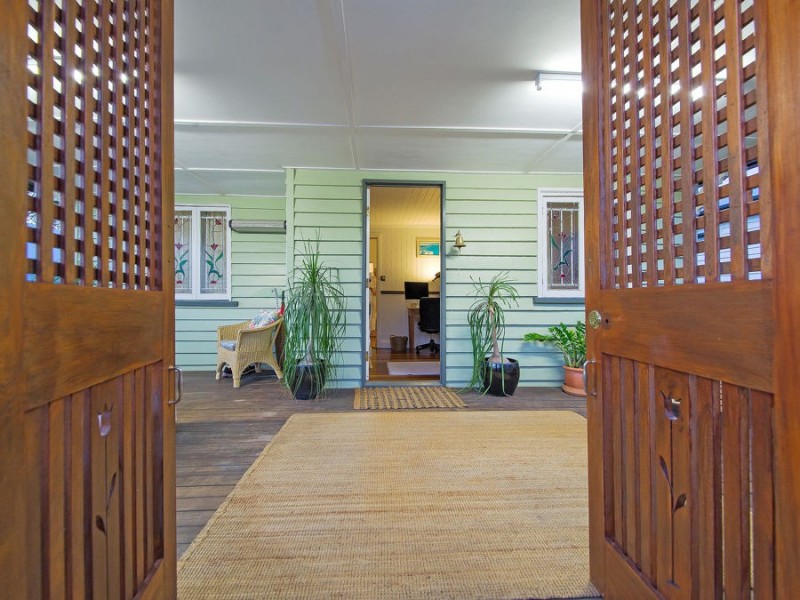 138 Macrossan Avenue, Norman Park QLD 4170