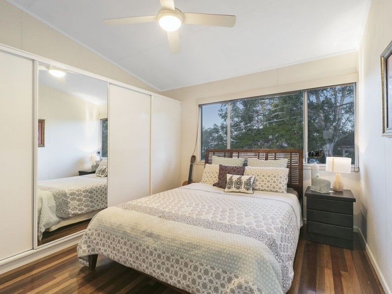 54 Kitchener Street, Wynnum QLD 4178