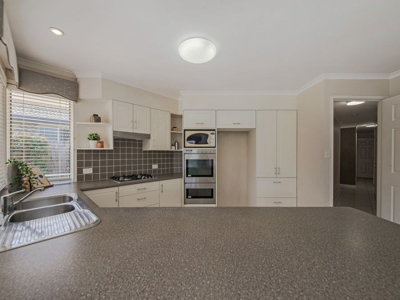 6 Rudkin Street, Wakerley QLD 4154