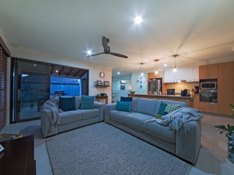 17 Hepburn Close, Wakerley QLD 4154