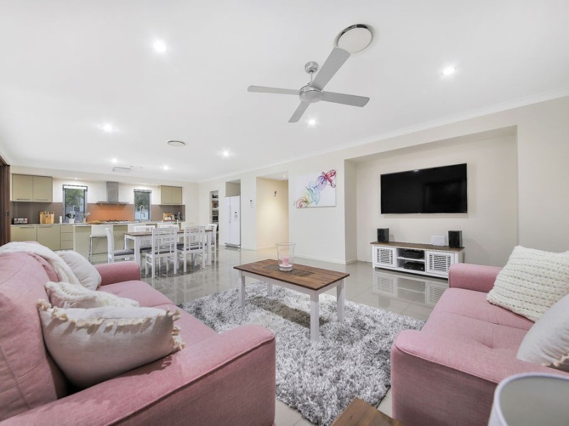 44 Feathertail Place, Wakerley QLD 4154