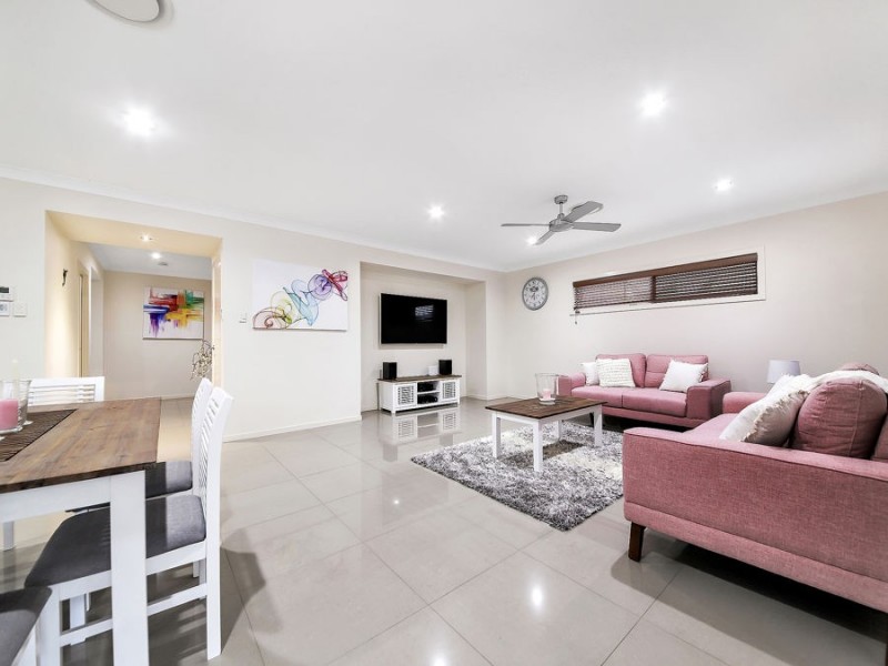 44 Feathertail Place, Wakerley QLD 4154