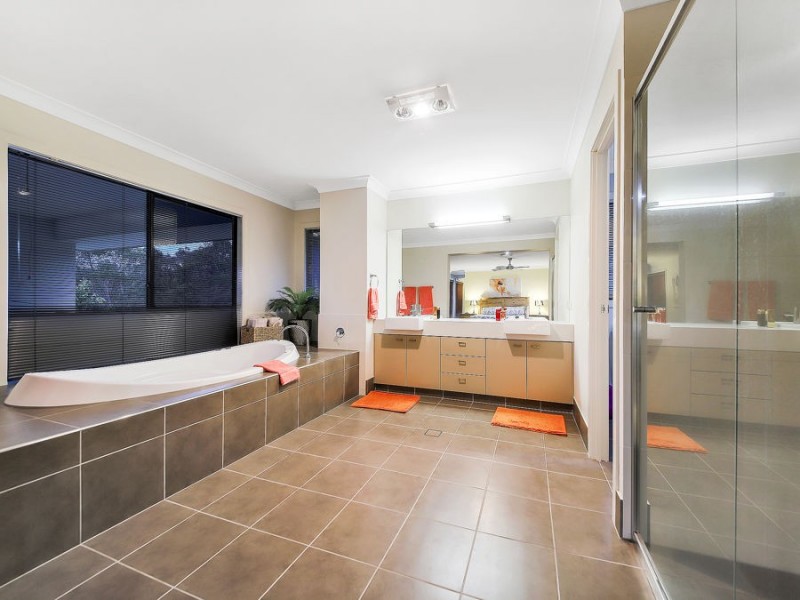 44 Feathertail Place, Wakerley QLD 4154