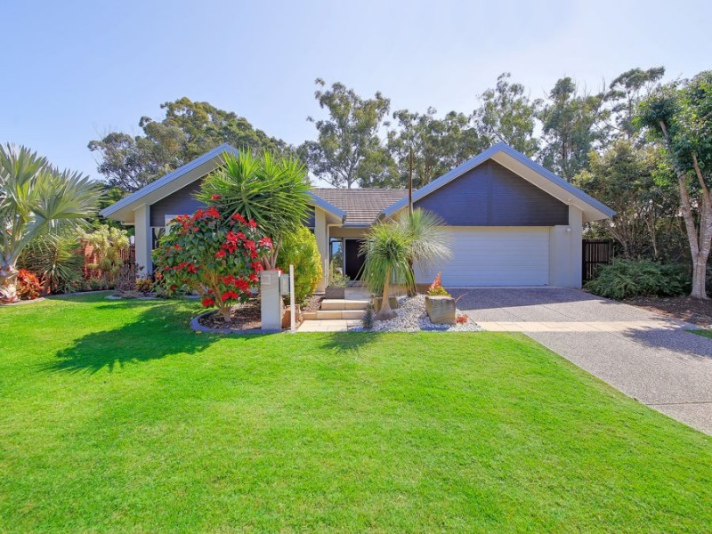 18 Barrington Crescent, Wakerley QLD 4154