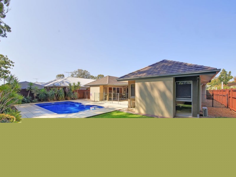 18 Barrington Crescent, Wakerley QLD 4154