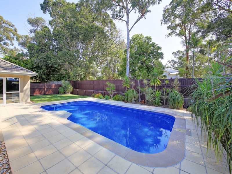 18 Barrington Crescent, Wakerley QLD 4154