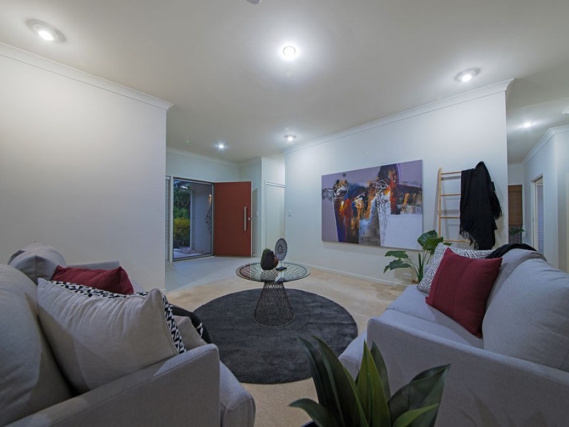 18 Barrington Crescent, Wakerley QLD 4154