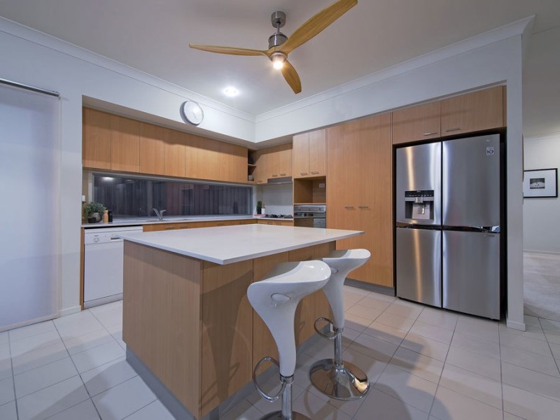 18 Barrington Crescent, Wakerley QLD 4154