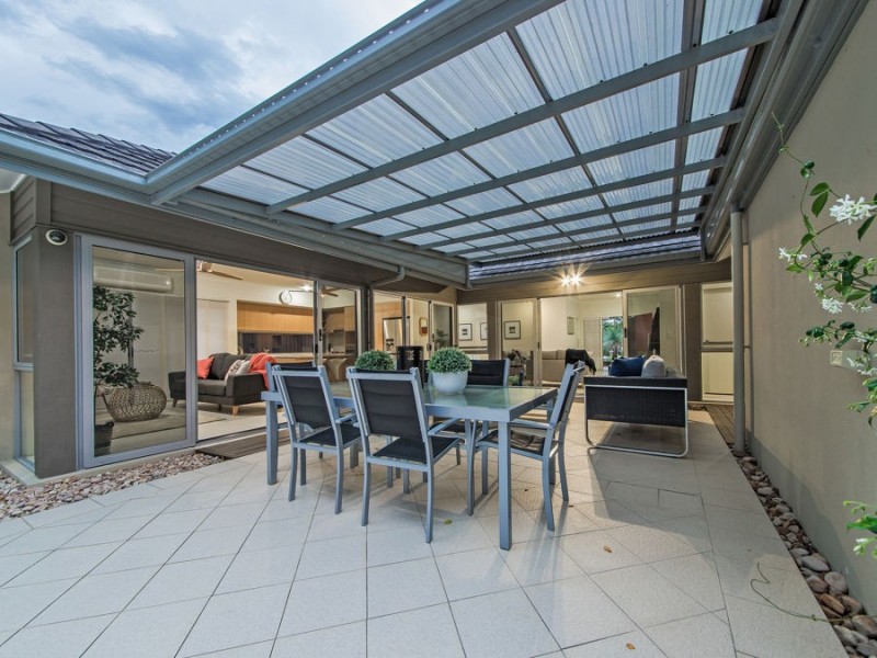 18 Barrington Crescent, Wakerley QLD 4154