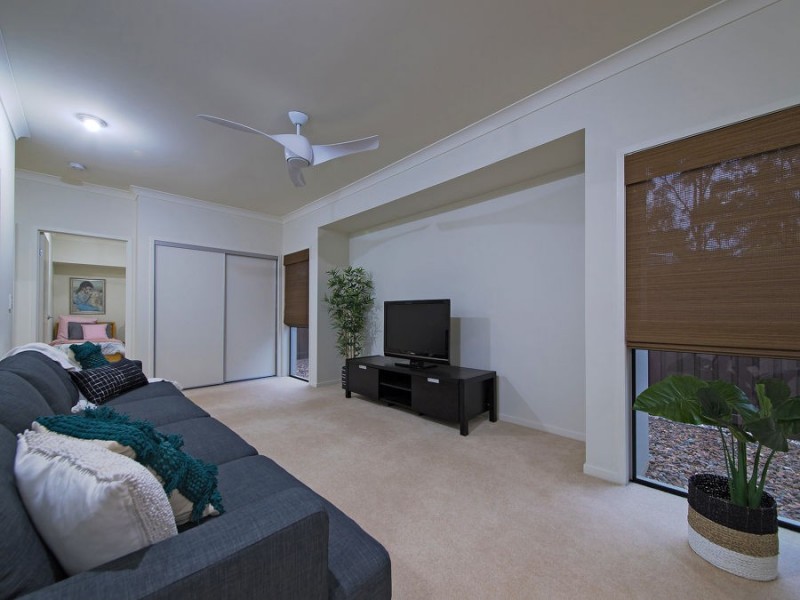 18 Barrington Crescent, Wakerley QLD 4154