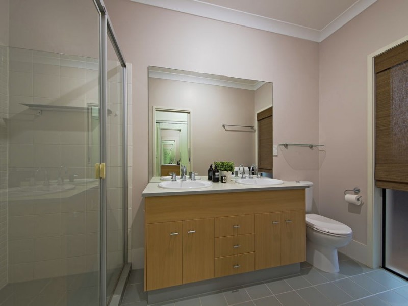 18 Barrington Crescent, Wakerley QLD 4154