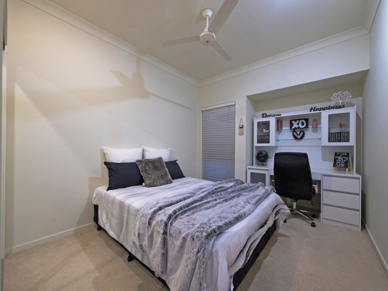 18 Barrington Crescent, Wakerley QLD 4154