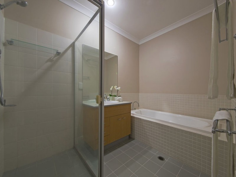 18 Barrington Crescent, Wakerley QLD 4154