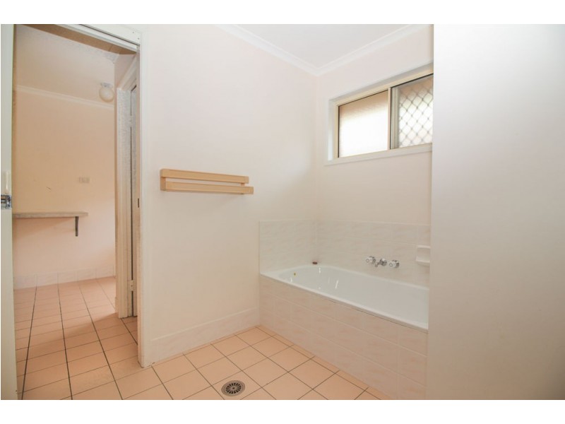 33 Outram St, Lota QLD 4179