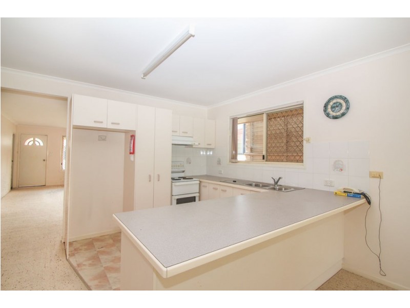 33 Outram St, Lota QLD 4179