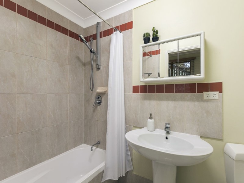 35 Twenty-third Avenue, Brighton QLD 4017