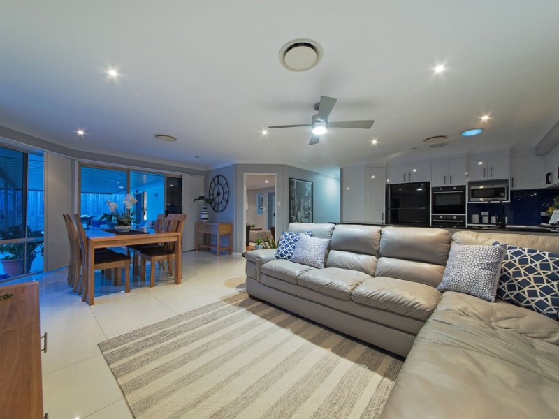 7 Joy Place, Wakerley QLD 4154