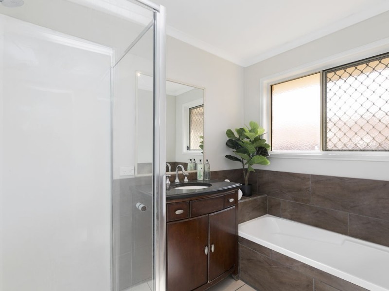 4 Magdalene Street, Wynnum West QLD 4178
