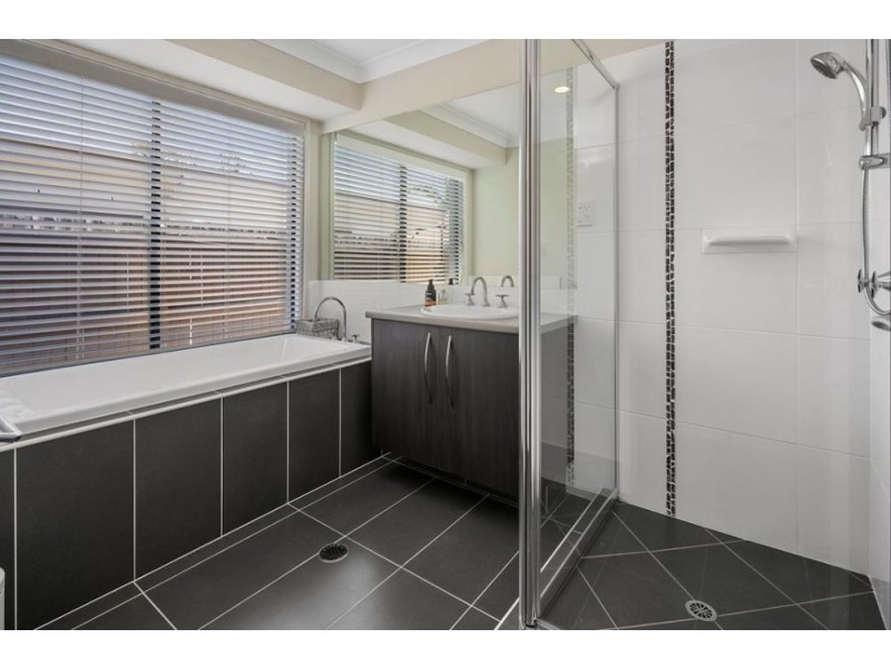 54 Red Gum Crescent, Wakerley QLD 4154