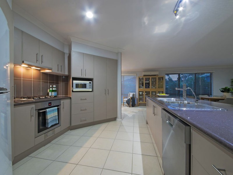 31 Paperbark Place, Wakerley QLD 4154