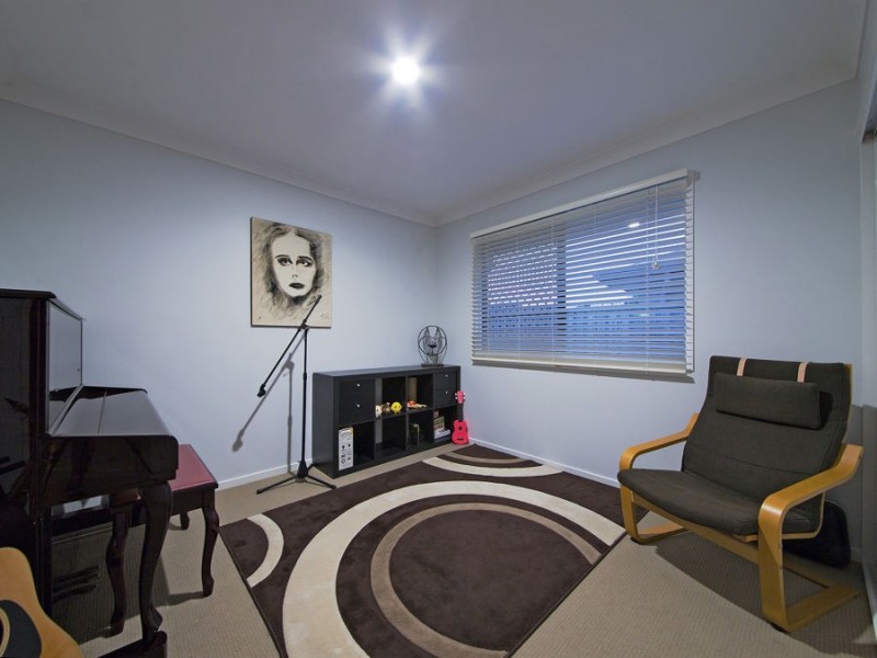 31 Paperbark Place, Wakerley QLD 4154