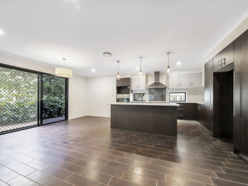 6 Lachlan Drive, Wakerley QLD 4154