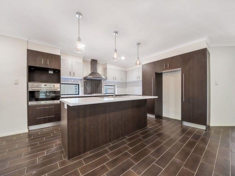6 Lachlan Drive, Wakerley QLD 4154