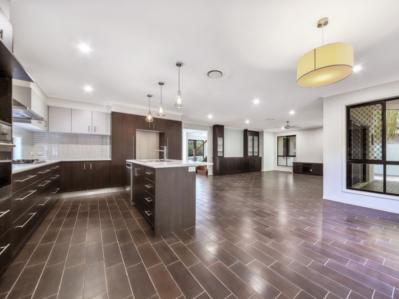 6 Lachlan Drive, Wakerley QLD 4154