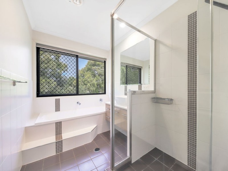6 Lachlan Drive, Wakerley QLD 4154
