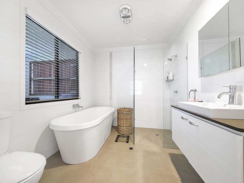 114 Melville Tce, Manly QLD 4179