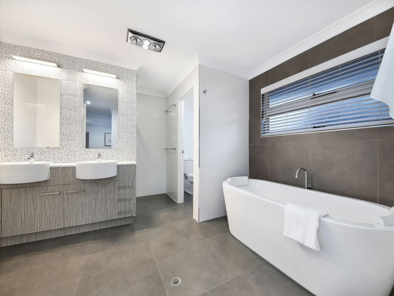 2 Foxwood Circuit, Wakerley QLD 4154